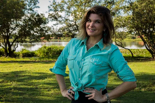 Cristiana Oliveira lança livro sobre autoestima e aceitação