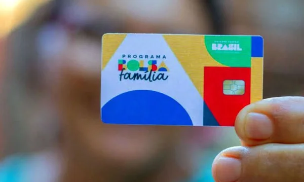 Cartão colorido do Bolsa Família