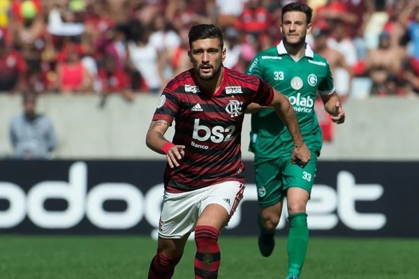 Arrascaeta minimiza irregularidade do Flamengo, mas alerta para erros