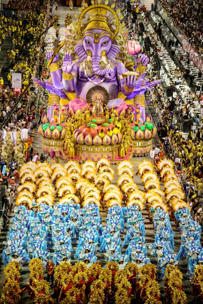 Veja imagens do desfile de sábado no Sambódromo do Anhembi, em São Paulo - imagem 12 Veja imagens do desfile de sábado no Sambódromo do Anhembi, em São Paulo - imagem 12