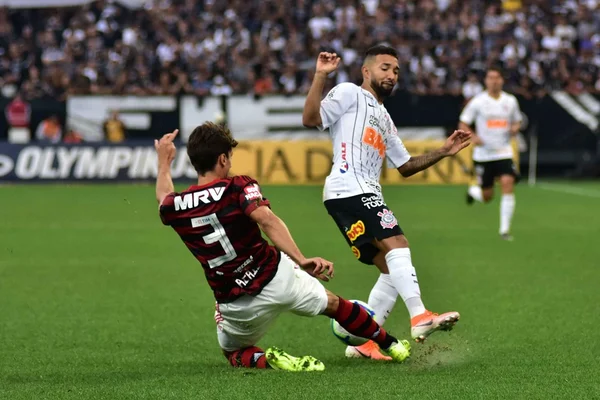 Brasileirão: Corinthians e Flamengo empatam jogo com VAR de 6 minutos