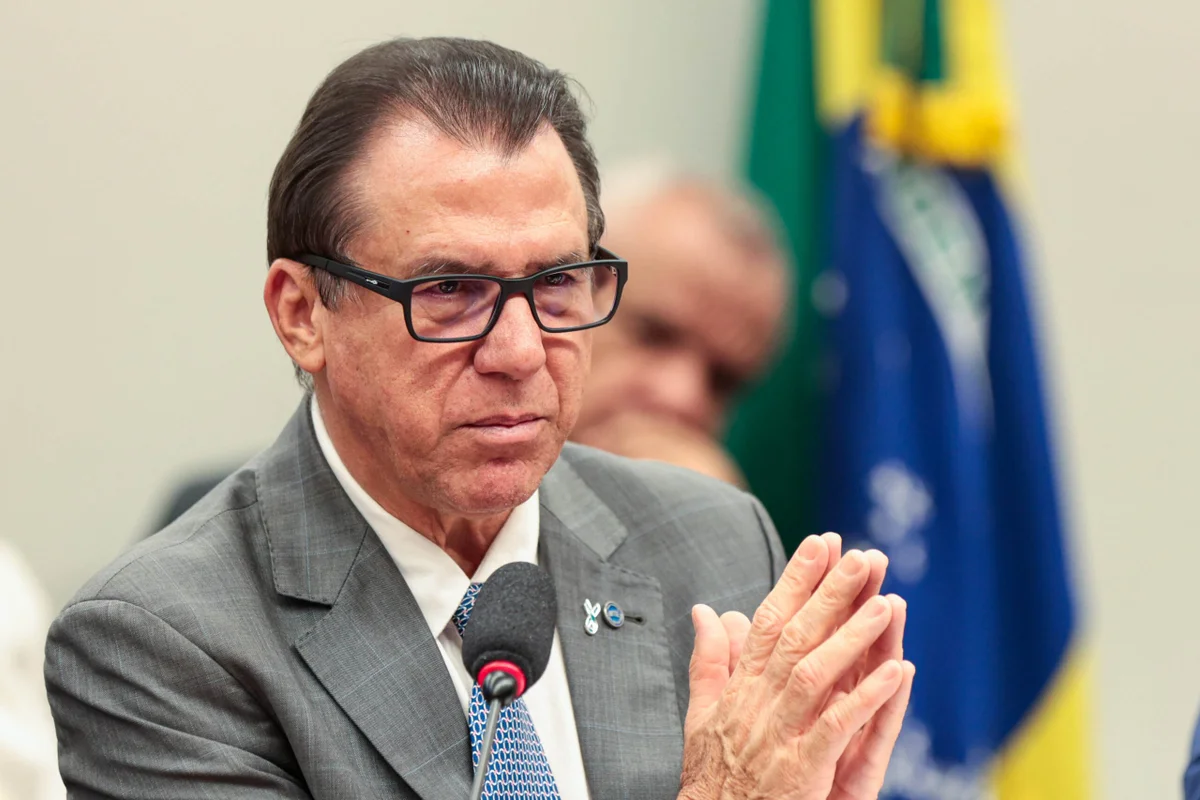 Ministro diz que nomes de Lulinha e Celso Daniel ressurgem na eleição