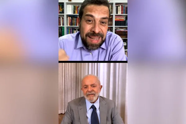 Imagem colorida mostra Guilherme Boulos e Lula em live no Instagram