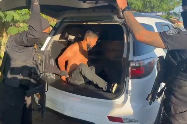“Júnior da Antena”: chefe de milícia que explorava gatonet é preso no Rio