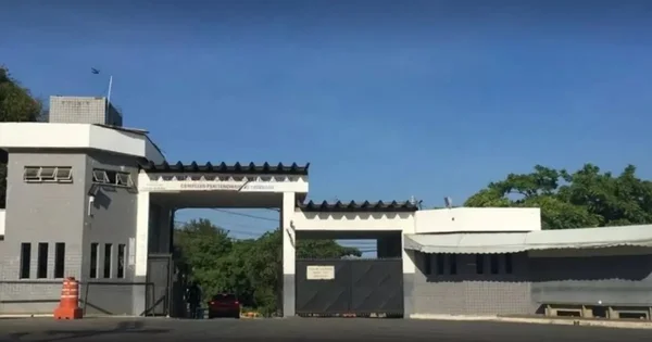 Imagem colorida da fachada da Penitenciária Lemos de Brito, em Salvador, Bahia detentos - Metrópoles