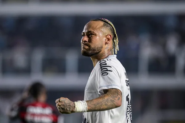 Foto colorida de Neymar versus Flamengo - Metrópoles