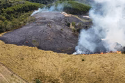 Equipes da Defesa Civil, Bombeiros e Polícia Militar combatem incêndios de grandes proporções em cinco cidades do estado de São Paulo nesta terça (26/8): Amparo, Bebedouro, Caçapava, São Sebastião da Grama e São Simão.
