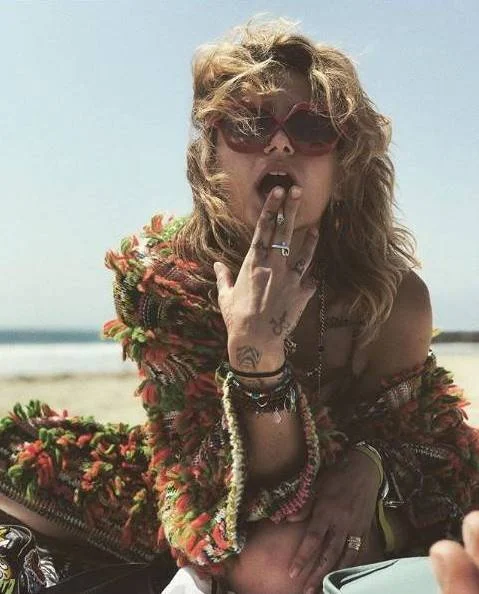 A possível capa para a Playboy não vai ser a primeira vez que a filha do astro pop mostra confiança com o próprio corpo A possível capa para a Playboy não vai ser a primeira vez que a filha do astro pop mostra confiança com o próprio corpo