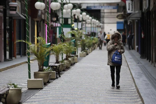 Imagem colorida mostra frio na cidade de São Paulo - Metrópoles