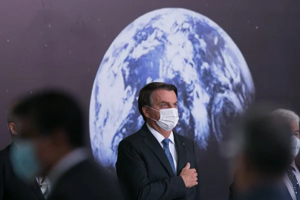 Brasil assina acordo da Nasa que vai levar mulher e negro à Lua