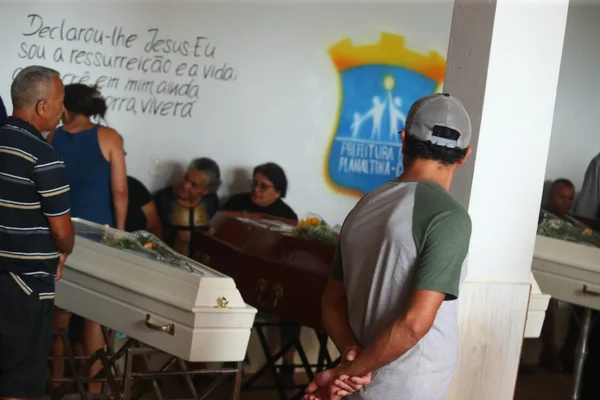 Família de Elizamar e crianças diz que não pediu Pix para pagar enterro