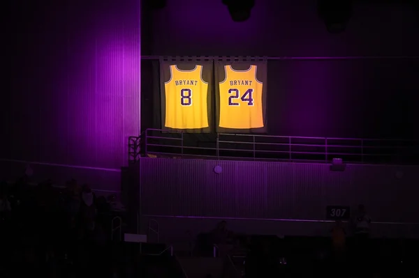 Camisas de Kobe Bryant serão distribuídas em jogo do Lakers
