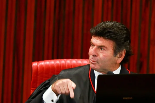 Fux deve liberar ações sobre auxílio-moradia “em breve”