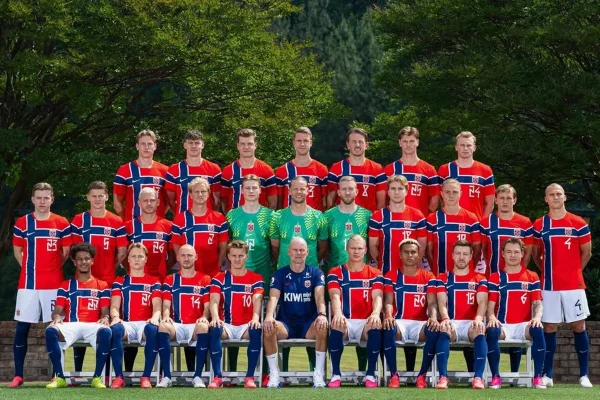De vikings a uniformizados: jogadores da Noruega viralizam nas redes