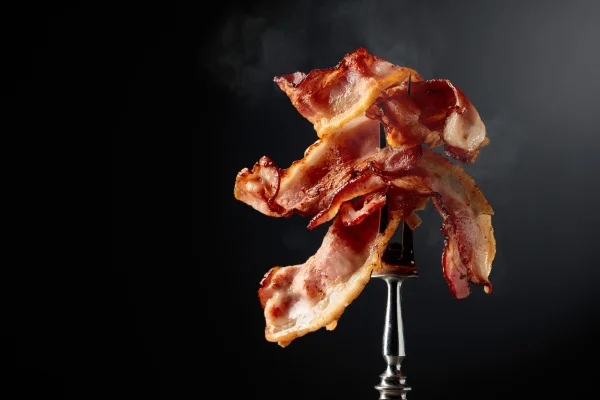 Crocante e sem sujeira: veja truque para preparar um bacon perfeito