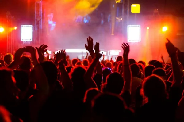 5 shows + 5 festas para relaxar depois dos jogos no Mané Garrincha