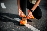 Utilizar roupa e tênis adequados é crucial para obter bons resultados nas atividades físicas e ao correr