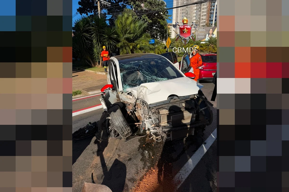 Região de Águas Claras fica sem energia após carro atingir poste - imagem 1 Região de Águas Claras fica sem energia após carro atingir poste - imagem 1
