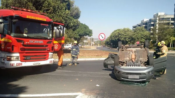 Acidente entre dois carros deixa idosos feridos no Sudoeste
