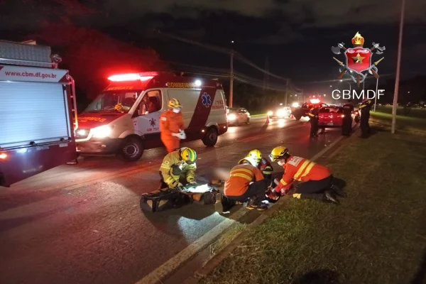 Homem é socorrido inconsciente após ser atropelado na DF-001