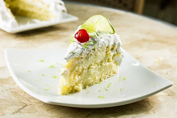Sodiê Doces inaugura loja na Asa Norte e dá bolo de graça