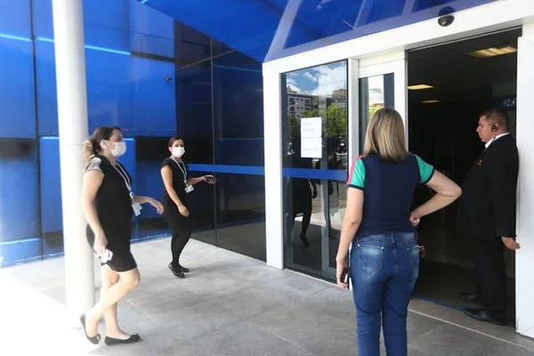 Surto de caxumba interdita parte do prédio da Caixa na 512 Norte