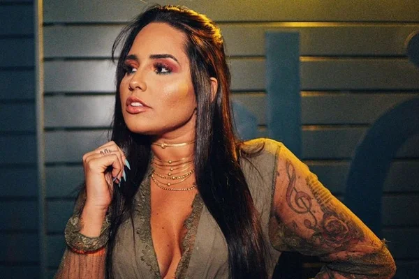 Perlla pede que homens não enviem nudes para ela: “Estou cansada”