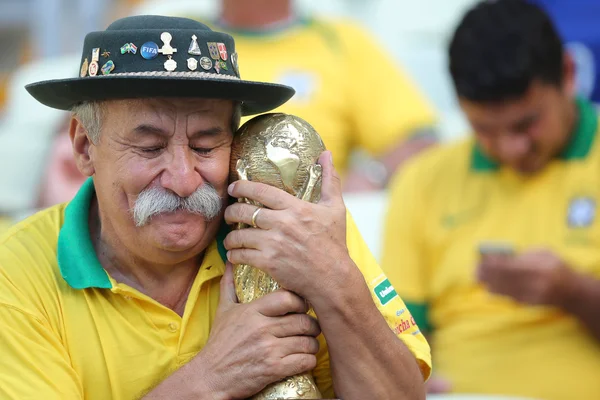 Morre, aos 60 anos, torcedor símbolo do Brasil na Copa