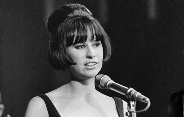Jukebox Sentimental: versão de Garota de Ipanema completa 55 anos