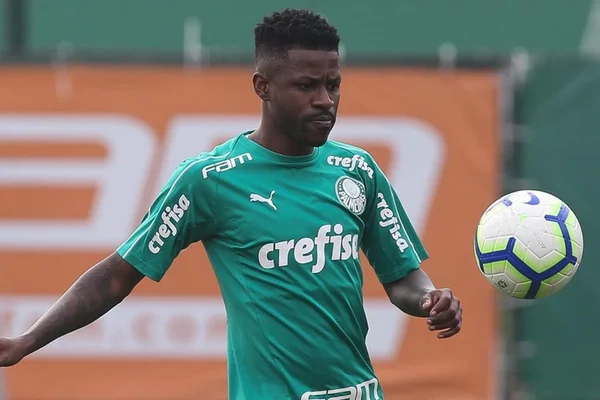 Ramires e Palmeiras rescindem contrato “em comum acordo”