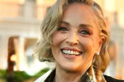 Sharon Stone posa sorridente para o Instagram Sharon Stone posa sorridente para o Instagram