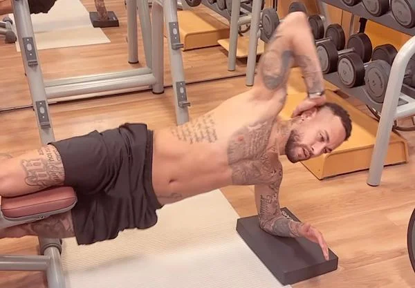 Neymar na web: “Existe alguém mais competitivo e lindo do que eu?”