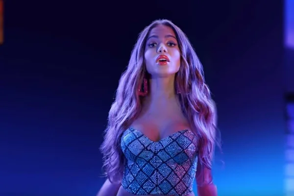 Ouça eXplosion, parceria de Anitta com o Black Eyed Peas