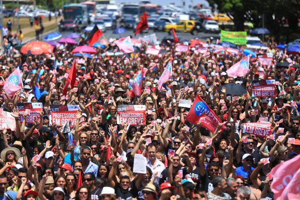 Servidores farão greve contra reforma administrativa em 18 de agosto