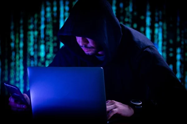 Hacker - Metrópoles