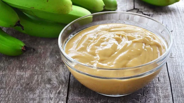 Saiba como fazer biomassa de banana verde, ingrediente-chave em receitas saudáveis