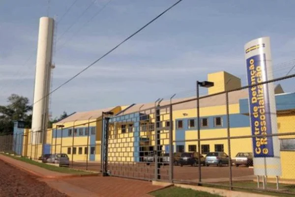 Presos usam tirolesa para escapar de cadeia em Foz do Iguaçu (PR)