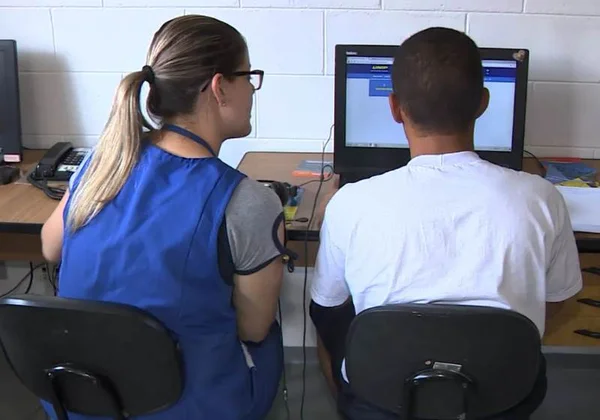Jovem infrator passa em 1º no Enem e ganha bolsa integral