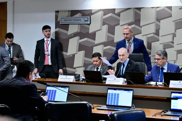 CPI do Crime Organizado utiliza rito criticado por Dino em votação