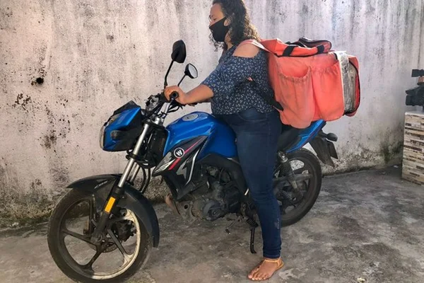 Motogirl Rebeca Lorrany foi agredida ao realizar uma entrega