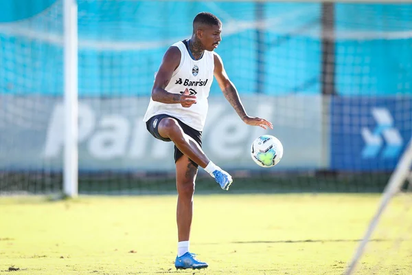 Jean Pyerre em treino pelo Grêmio