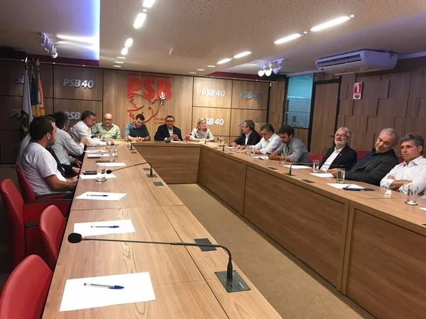 PT, PSol e PSB fazem nova reunião para definir opositor de Maia