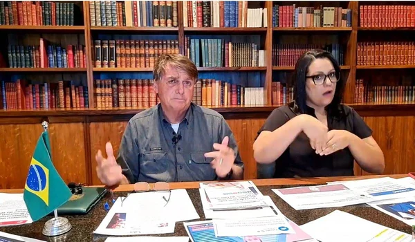 Em meio a tensão com STF e TSE, Bolsonaro faz live de 5ª