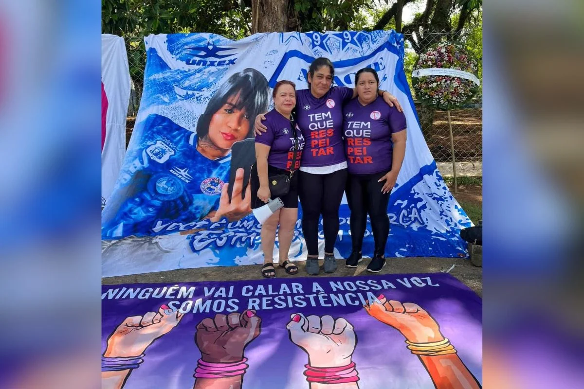 Ato em homenagem à Tainara Souza Santos, pedindo o fim da violência contra a mulher. Mãe de Tainara esteve presente Ato em homenagem à Tainara Souza Santos, pedindo o fim da violência contra a mulher. Mãe de Tainara esteve presente