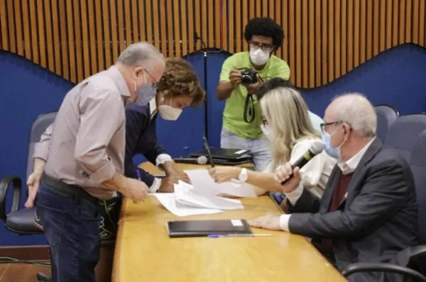 Foto colorida votação reitor UFSC