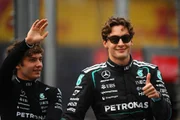 George Russell e Kimi Antonelli, pilotos da Mercedes. George Russell e Kimi Antonelli, pilotos da Mercedes.