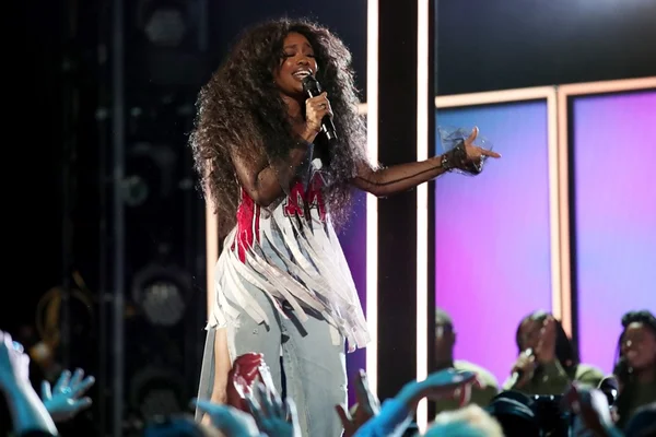 SZA indica que irá lançar novo álbum neste ano