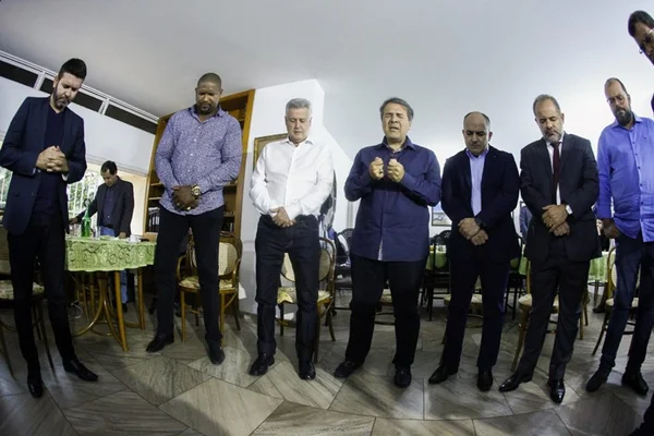 Em busca de votos dos evangélicos, Rollemberg se reúne com pastores