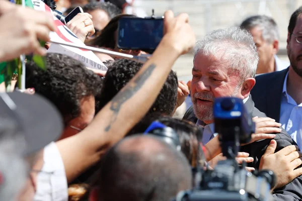 Lula pede a Moro que se declare “suspeito” para julgá-lo