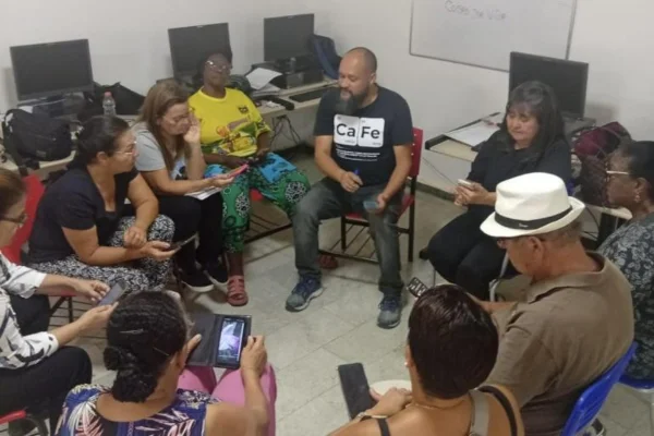 Curso de uso de celular para idosos